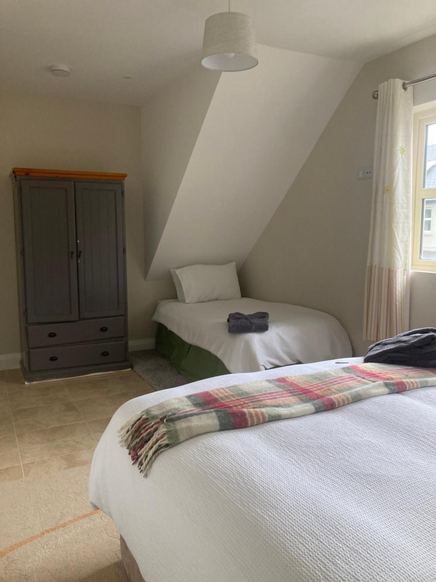 Luxury Country Escape Apartment เอนนิส ภายนอก รูปภาพ