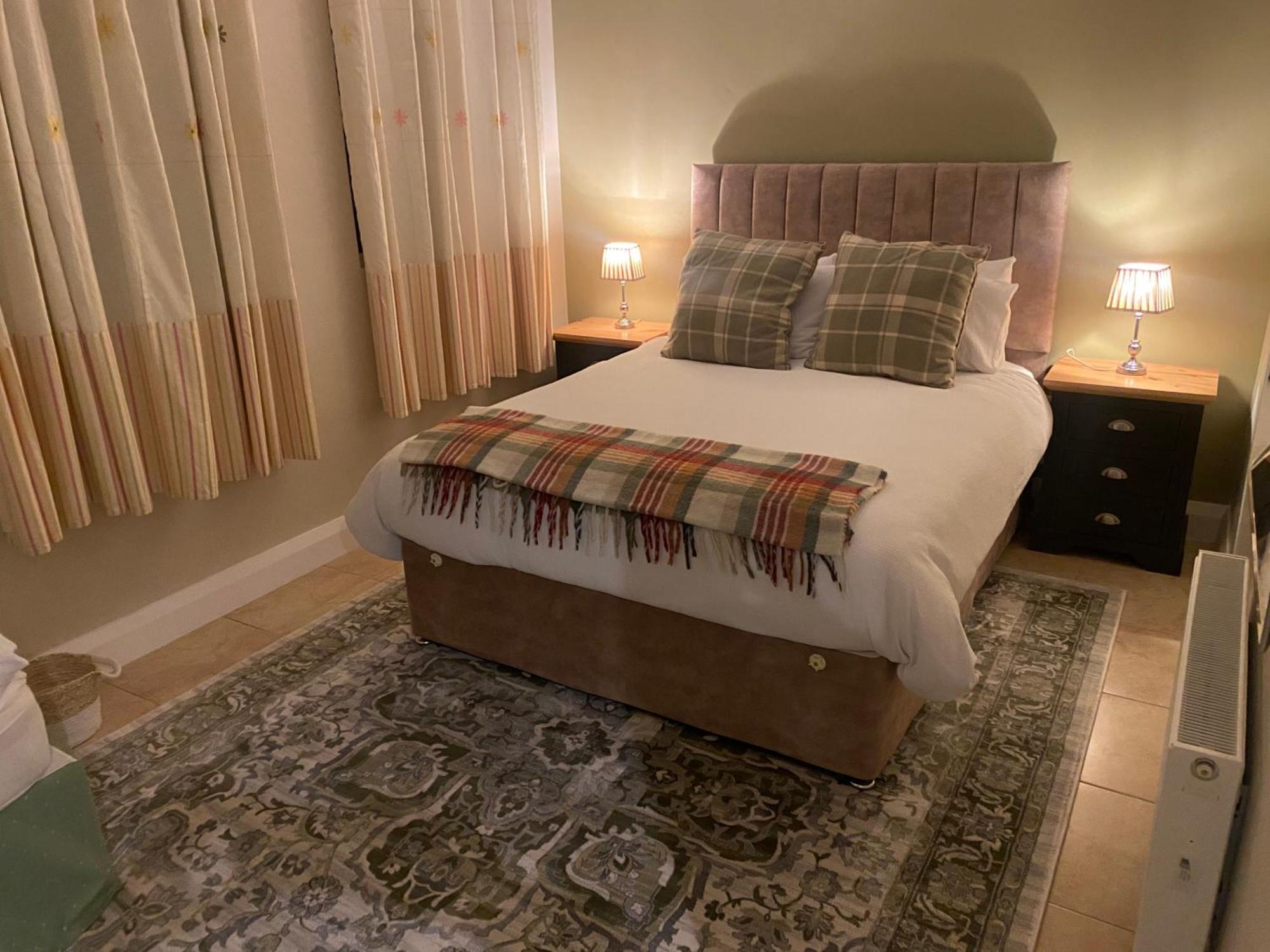 Luxury Country Escape Apartment เอนนิส ภายนอก รูปภาพ